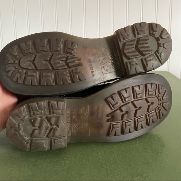 Vintage England Dr Martens Cap Toe Lace Front Oxfords in Black Leather *England* - Picture 4 of 13